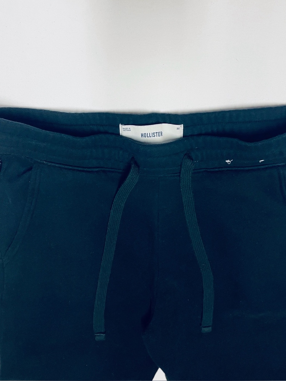 Men’s Hollister Baggy Fleece Lined Joggers - Picture 6 of 6